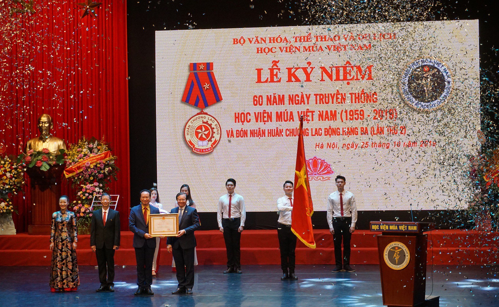 Lễ kỷ niệm 60 năm ngày truyền thống và đón nhận Huân chương Lao động hạng Ba của Học viện Múa Việt Nam