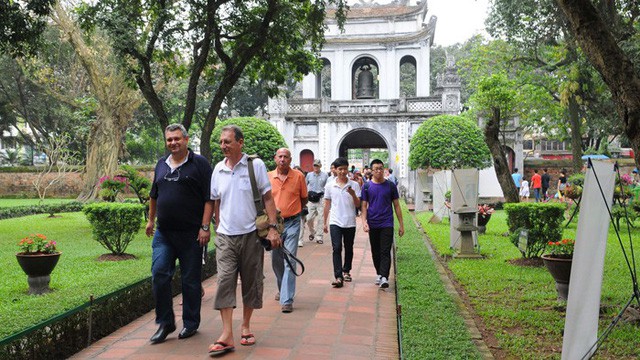 Khách du lịch tại Hà Nội được hỗ trợ thông tin hiệu quả