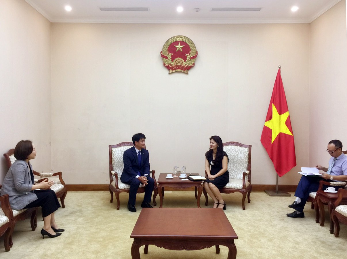 Lãnh đạo Cục Hợp tác quốc tế tiếp Trưởng đại điện tập đoàn KUMHO tại Việt Nam