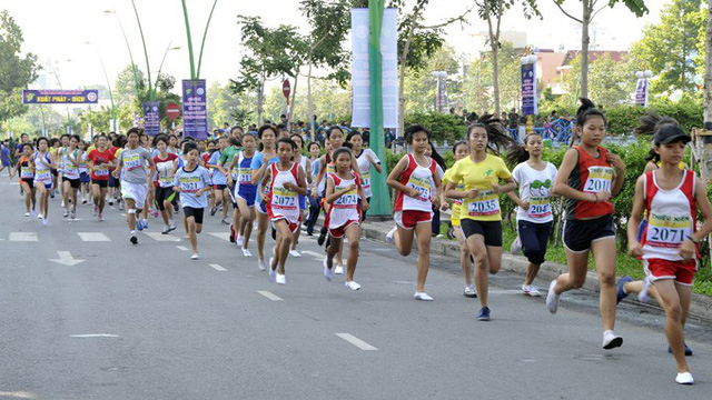 Gần 700 vận động viên tham gia Giải chạy Việt dã hưởng ứng Festival Biển 2019