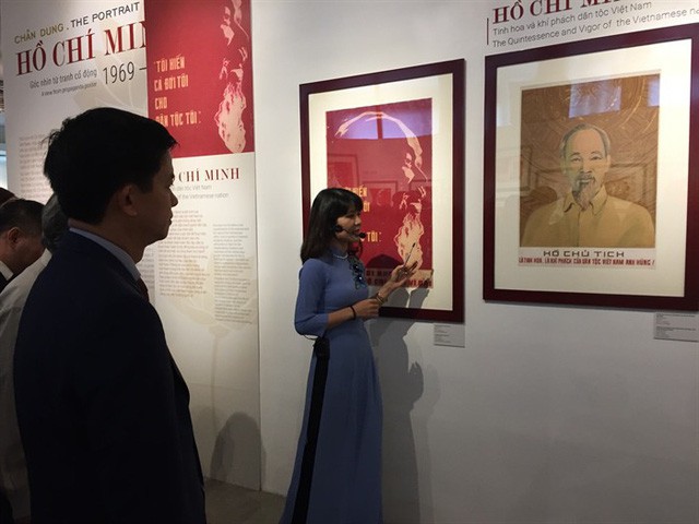 Triển lãm mỹ thuật kỷ niệm 129 năm Ngày sinh Chủ tịch Hồ Chí Minh