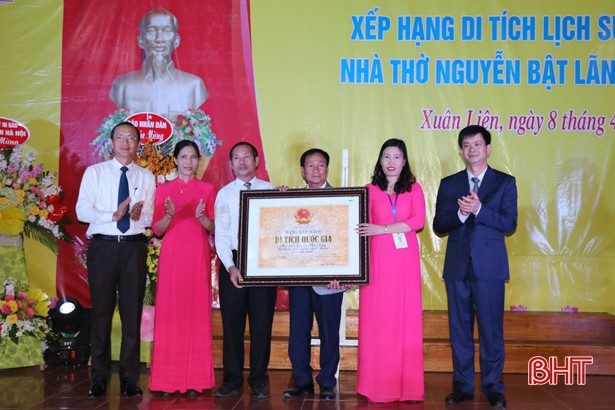 Hà Tĩnh: Đón bằng xếp hạng di tích quốc gia Nhà thờ Tiến sỹ Nguyễn Bật Lãng