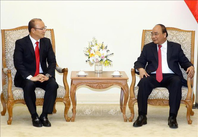 Thủ tướng Nguyễn Xuân Phúc gặp mặt HLV Park Hang-seo sau kỳ nghỉ Tết tại Hàn Quốc