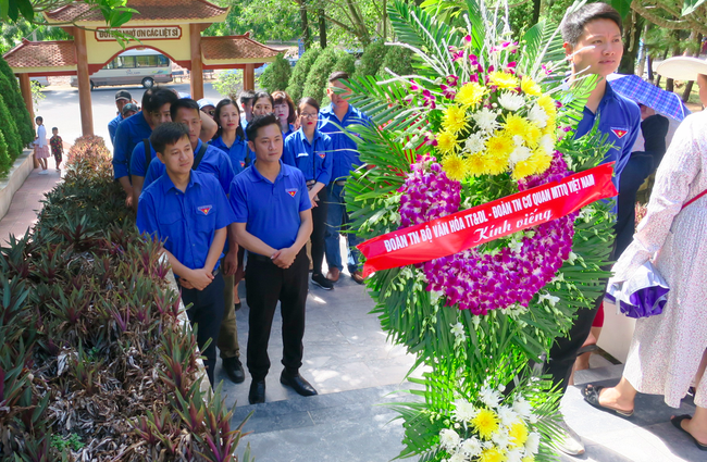 Đoàn thanh niên Bộ VHTTDL với các hoạt động kỉ niệm 72 năm Ngày Thương binh – Liệt sĩ tại huyện Hương Sơn, Hà Tĩnh