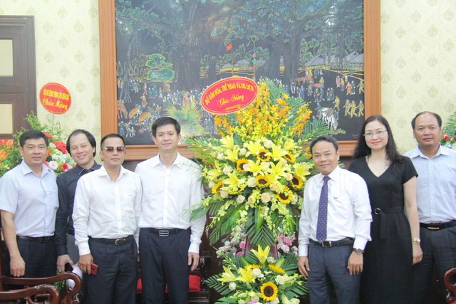 Thứ trưởng Lê Quang Tùng thăm và chúc mừng các cơ quan báo chí nhân Ngày Báo chí cách mạng Việt Nam
