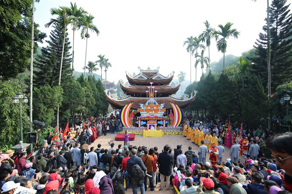 Bộ trưởng Bộ VHTTDL gửi Công điện đề nghị dừng tất cả các lễ hội, kể cả đã khai mạc tại các tỉnh đã công bố dịch