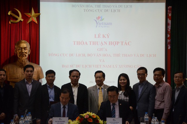 Lễ ký thỏa thuận hợp tác giữa Tổng cục Du lịch với Đại sứ du lịch Việt Nam