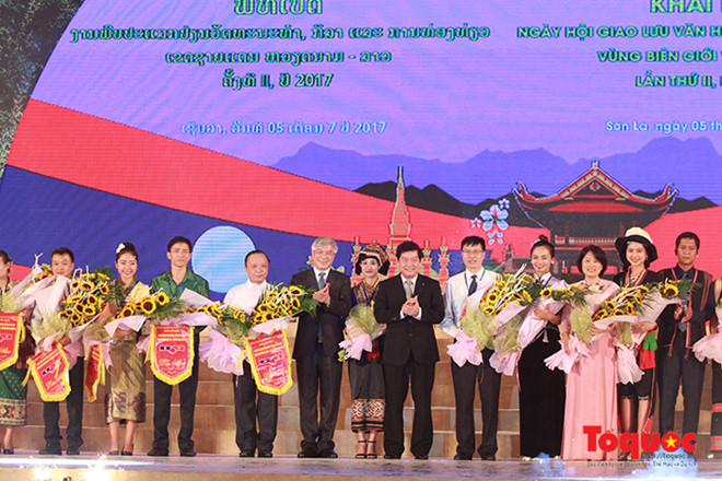 Ngày hội giao lưu VHTTDL vùng biên giới Việt Nam - Lào lần thứ II
