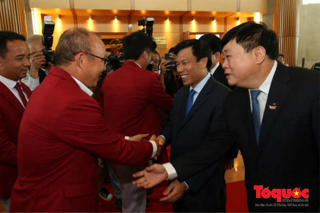 Bộ trưởng Nguyễn Ngọc Thiện chào mừng Đoàn Thể thao Việt Nam trở về