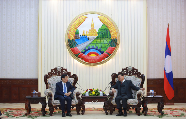 Bộ trưởng Nguyễn Ngọc Thiện chào xã giao Thủ tướng Chính phủ nước CHDCND Lào