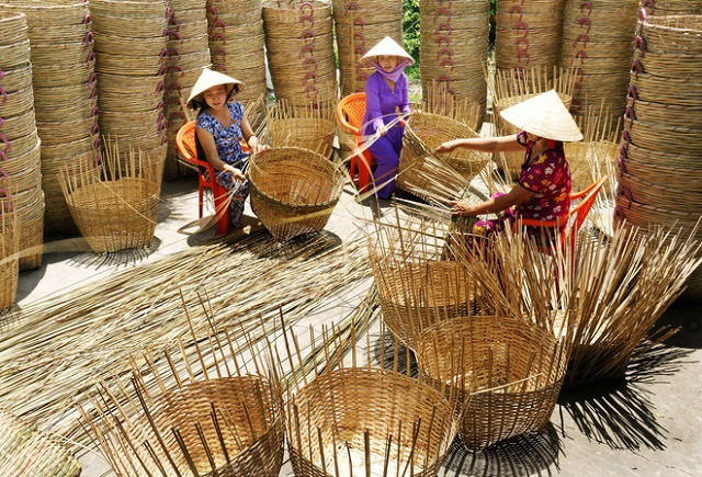 Tổ chức xây dựng và phát huy mô hình đan lát truyền thống của người Khmer