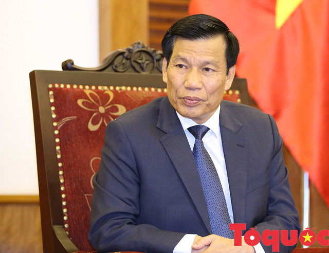 Bộ trưởng Nguyễn Ngọc Thiện động viên đội tuyển Việt Nam trước khi bước vào vòng bán kết AFF U22 Cup
