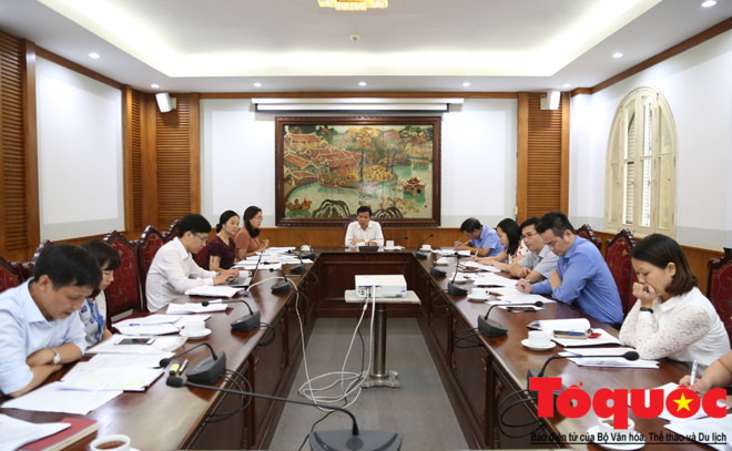 Bộ trưởng Nguyễn Ngọc Thiện làm việc với Ban Soạn thảo Luật Thư viện