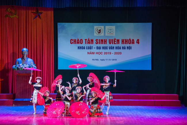 Đại học Văn hóa Hà Nội chào đón hơn 100 tân sinh viên khoa Luật
