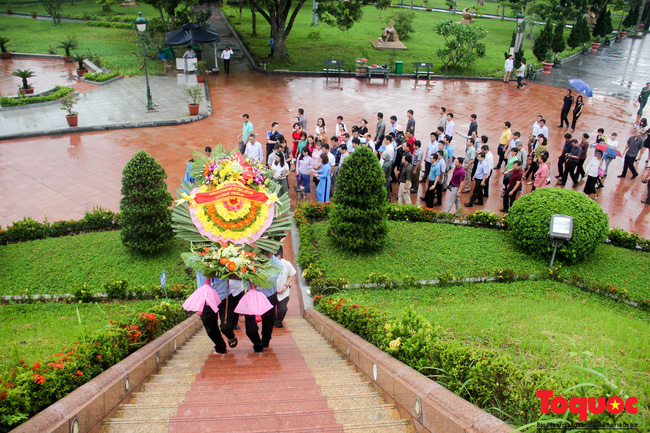 Đảng ủy Bộ VHTTDL dâng hương tại Thành Cổ Quảng Trị và Nhà lưu niệm cố Tổng Bí thư Lê Duẩn