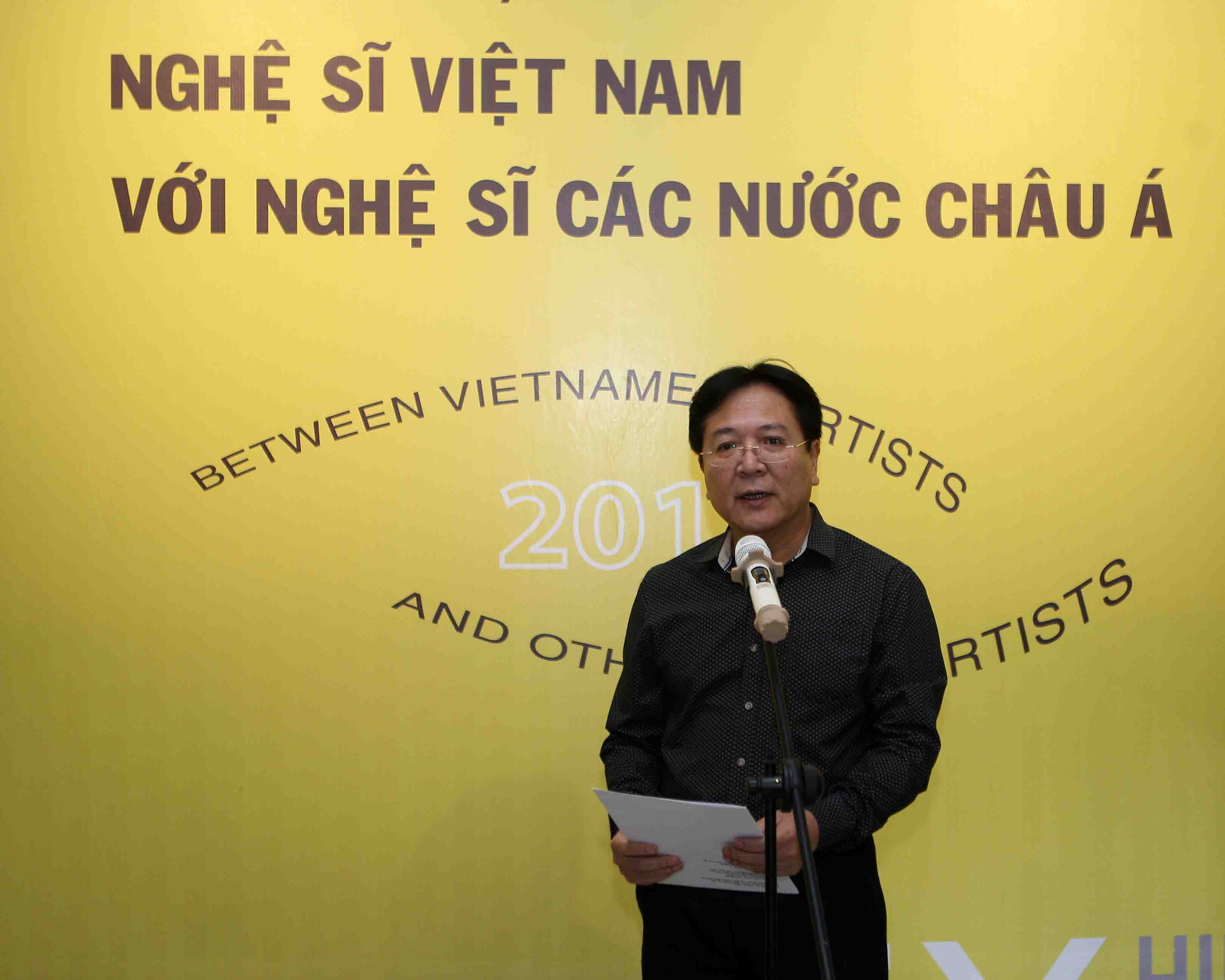 Khai mạc Triển lãm giao lưu nghệ sĩ Việt Nam với nghệ sĩ các nước châu Á