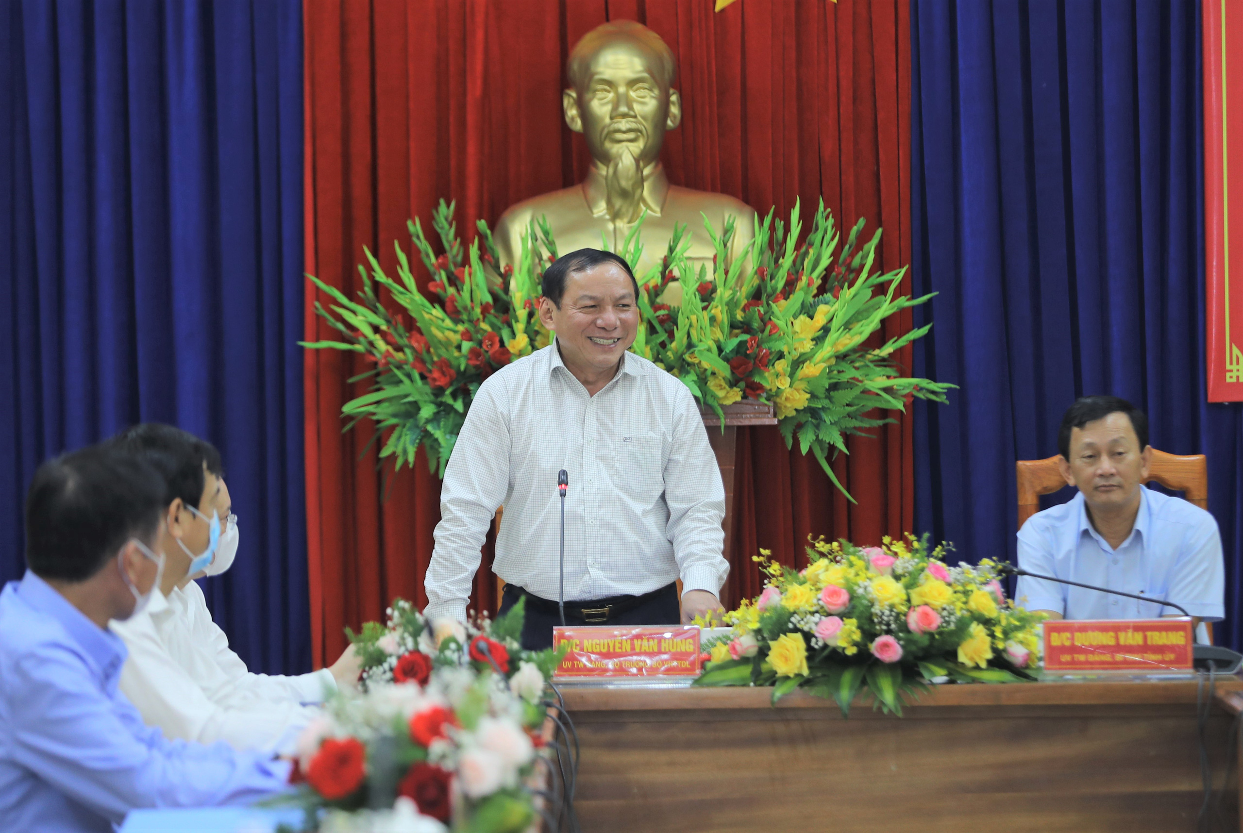 Bộ trưởng Nguyễn Văn Hùng: “Kon Tum có quang cảnh đẹp, sao không mạnh dạn đặt ước mơ trở thành trung tâm hội nghị của khu vực miền Trung-Tây Nguyên