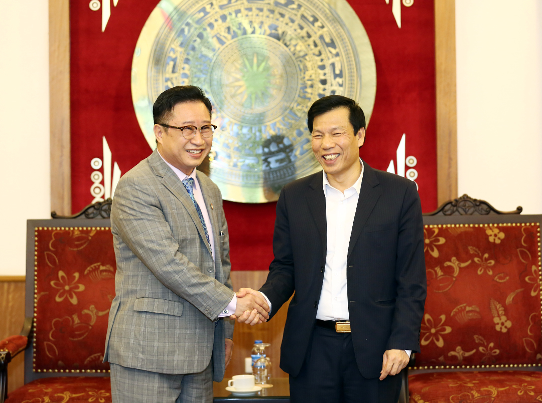 Bộ trưởng Nguyễn Ngọc Thiện gặp gỡ Tân Đại sứ Du lịch Việt Nam