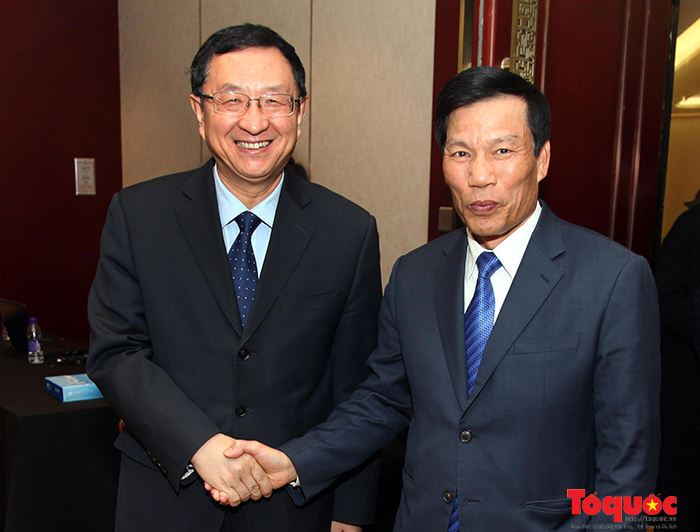 Bộ trưởng Nguyễn Ngọc Thiện hội đàm với Bộ trưởng Văn hóa Trung Quốc tại Bắc Kinh