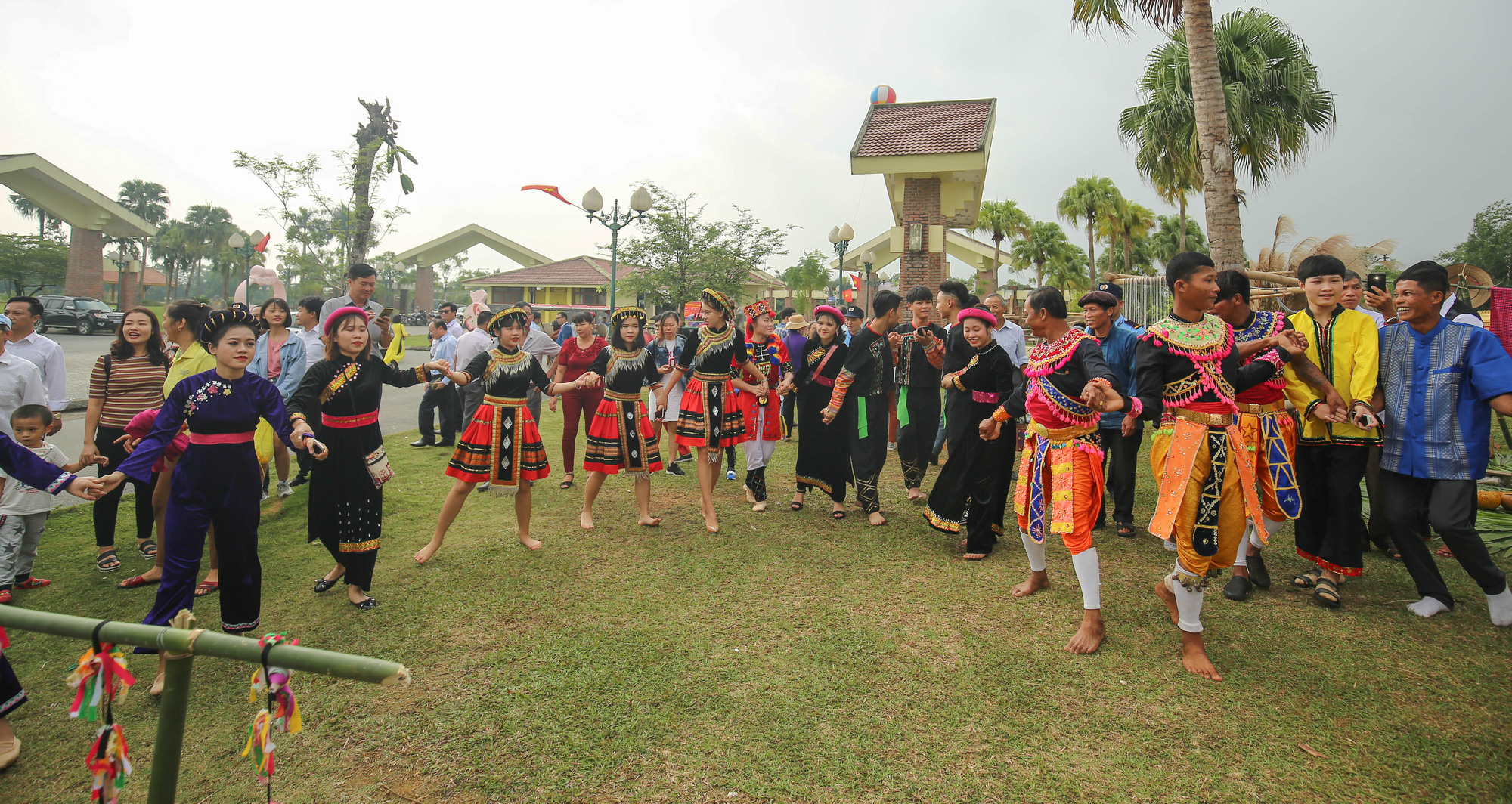 200 đồng bào tham gia Tuần 