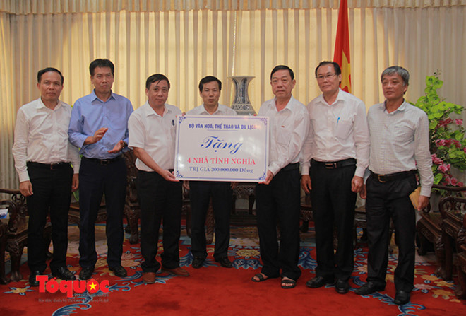 Bộ VHTTDL trao tặng 4 nhà tình nghĩa cho tỉnh Quảng Trị