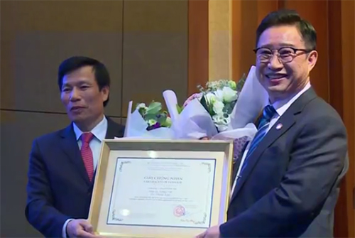 Bộ trưởng Nguyễn Ngọc Thiện trao quyết định bổ nhiệm Đại sứ Du lịch Việt Nam tại Hàn Quốc