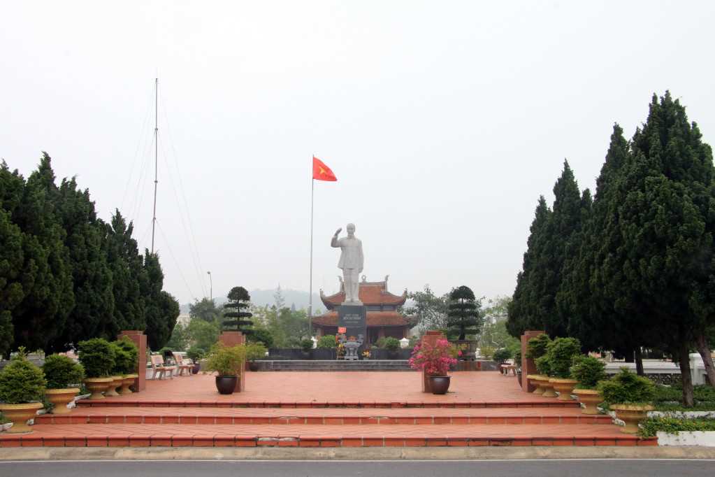 Quảng Ninh: Bảo vệ môi trường khu di tích, danh thắng