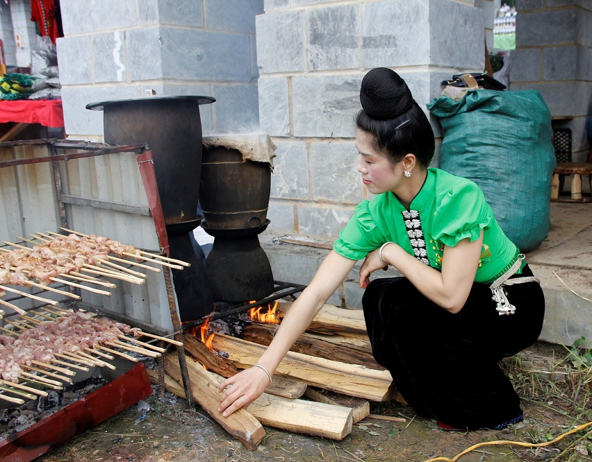 Độc đáo sắc màu chợ phiên vùng cao Sơn La tại Hà Nội