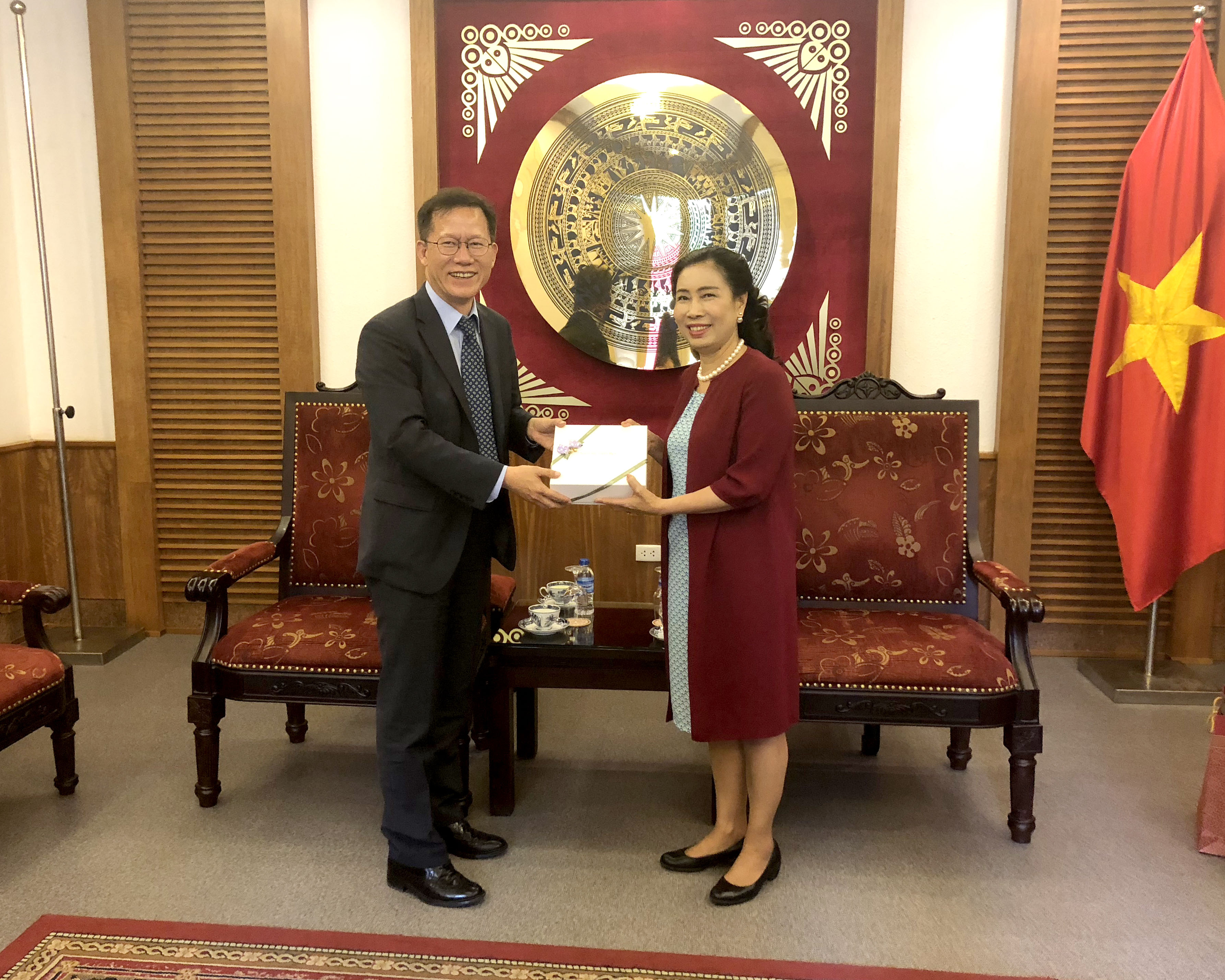 Thứ trưởng Đặng Thị Bích Liên tiếp và làm việc Cục trưởng Cục Chính sách Du lịch Hàn Quốc