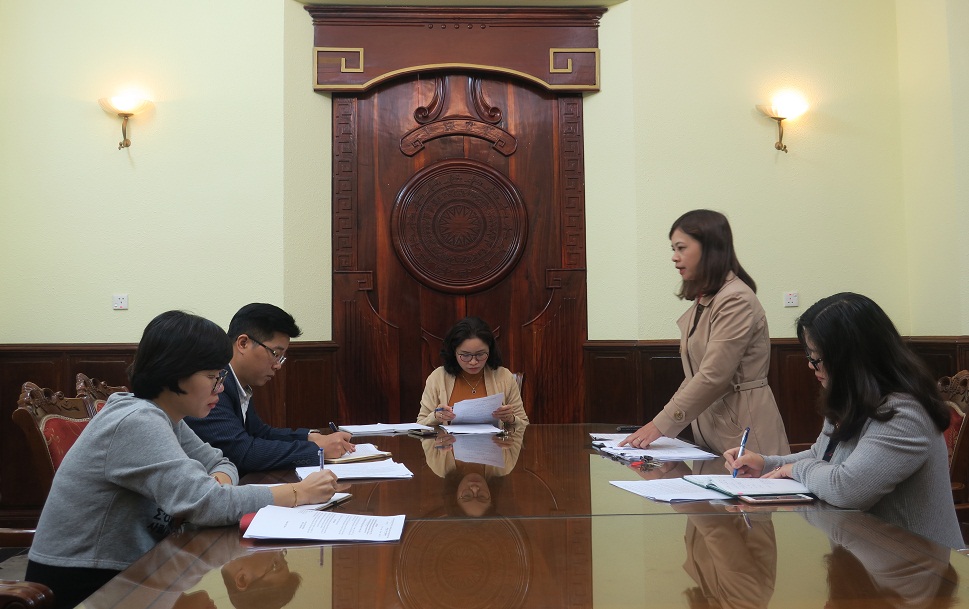 Thứ trưởng Trịnh Thị Thủy làm việc với Vụ Văn hóa dân tộc về kế hoạch công tác 2018