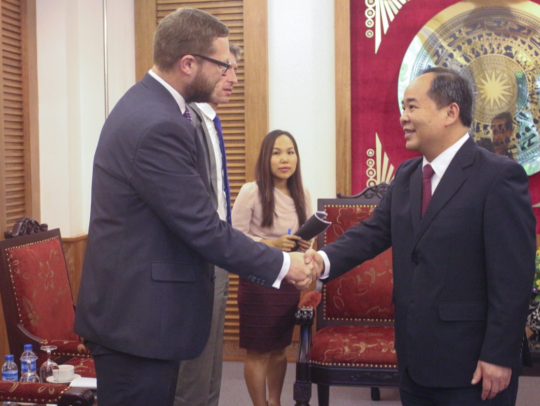 Thứ trưởng Lê Khánh Hải làm việc với Đặc phái viên Chính phủ Anh về Thương mại và Văn hóa