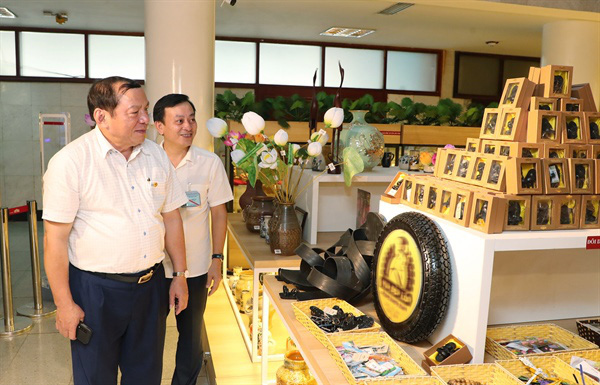 Khu Di tích Hồ Chí Minh tại Phủ Chủ tịch, Bảo tàng Hồ Chí Minh - những địa chỉ thiêng liêng tiếp tục là nơi 