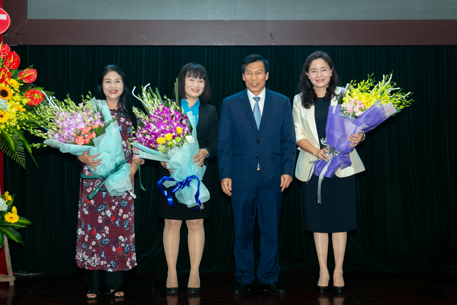 Bộ trưởng Nguyễn Ngọc Thiện gặp mặt cán bộ nữ ngành VHTTDL nhân ngày 20/10