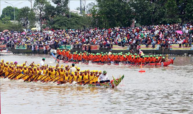 Tưng bừng Khai mạc Giải đua ghe Ngo Sóc Trăng khu vực ĐBSCL 2019