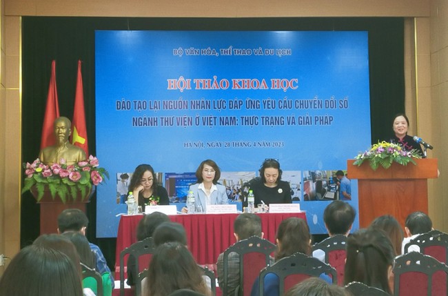 Đào tạo lại nguồn nhân lực đáp ứng yêu cầu chuyển đổi số ngành thư viện ở Việt Nam 