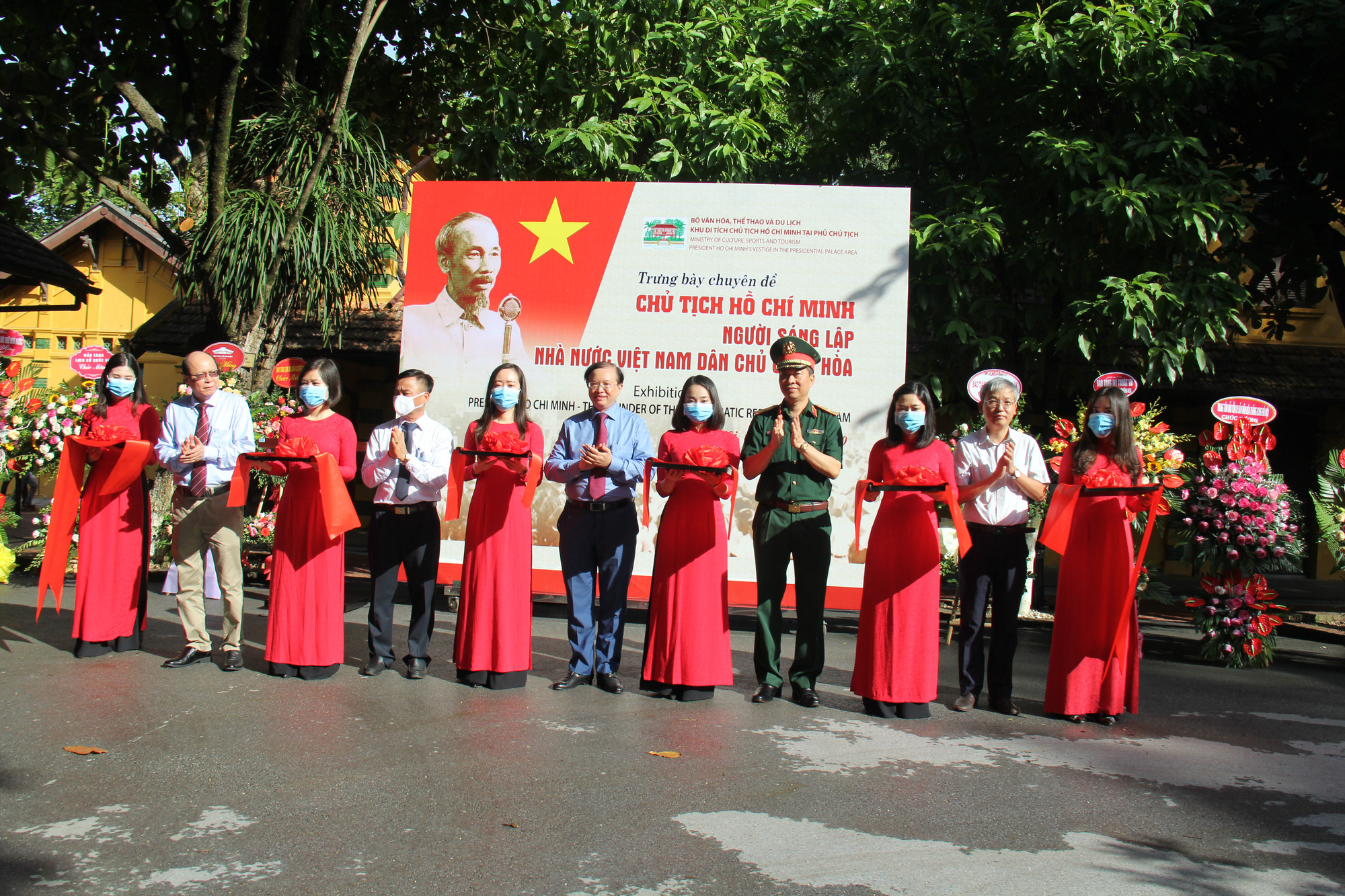 Khai mạc Trưng bày chuyên đề Chủ tịch Hồ Chí Minh- người sáng lập Nhà nước Việt Nam Dân Chủ Cộng Hòa