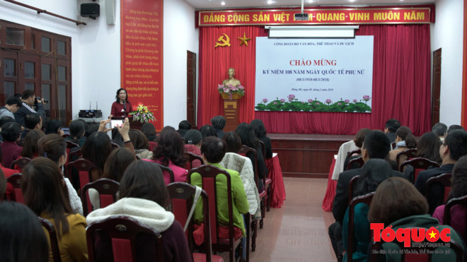 Công đoàn Trung tâm CNTT nhận Bằng khen của Công đoàn viên chức Việt Nam 